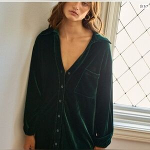 La Lavon Emerald Green Velvet Button Down Shirt Medium